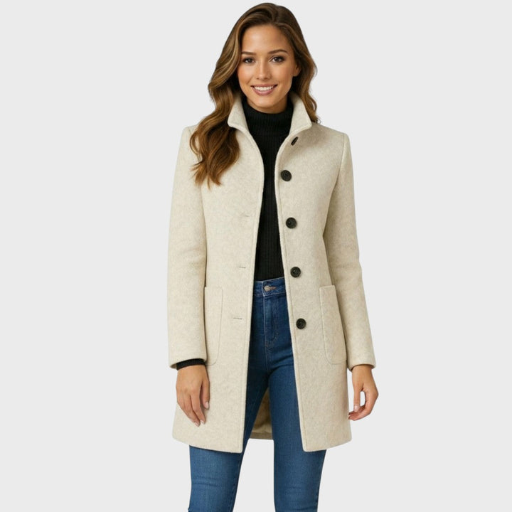 Delores | Manteau Structuré en Mélange de Laine avec Col Montant et Fermeture à Boutons