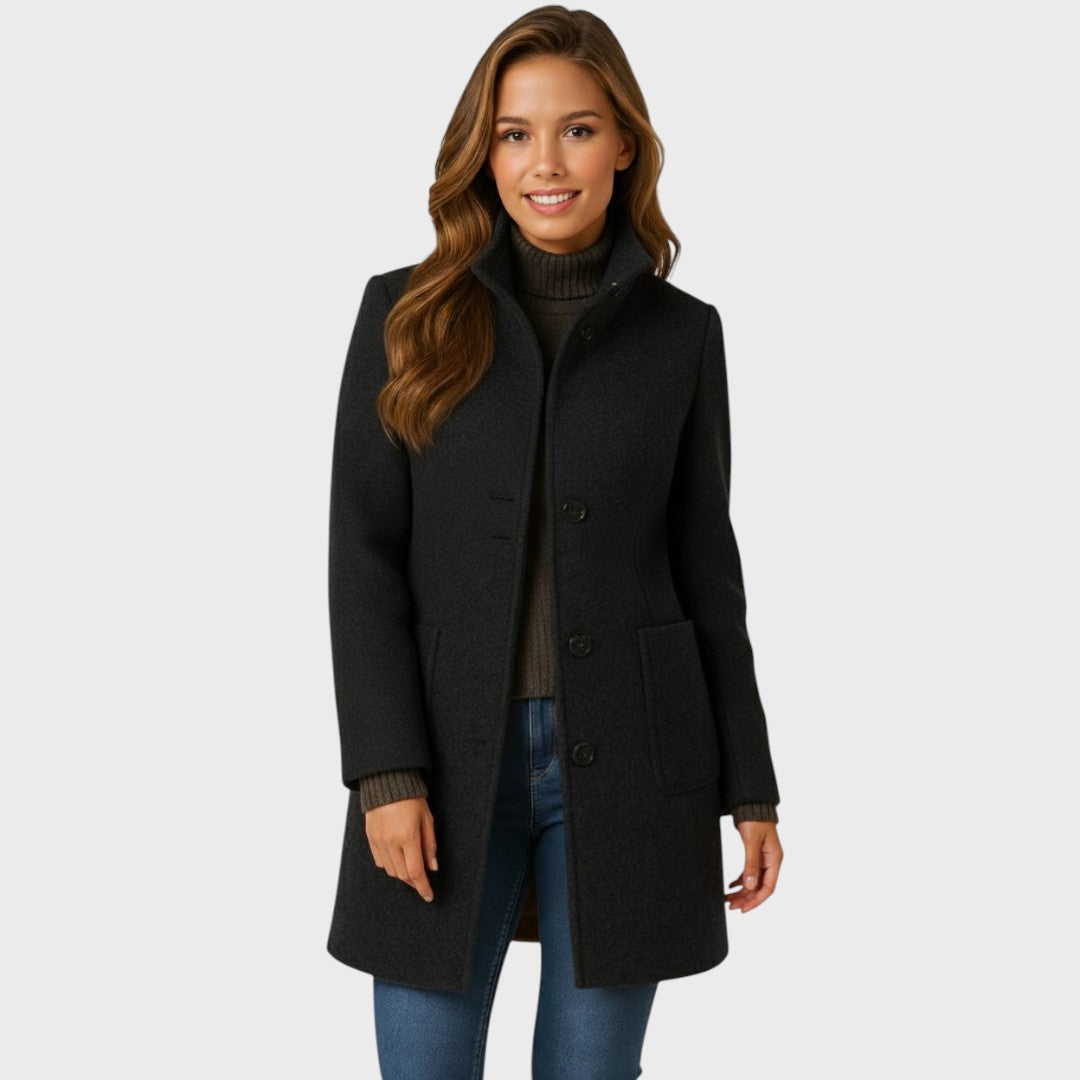 Delores | Manteau Structuré en Mélange de Laine avec Col Montant et Fermeture à Boutons