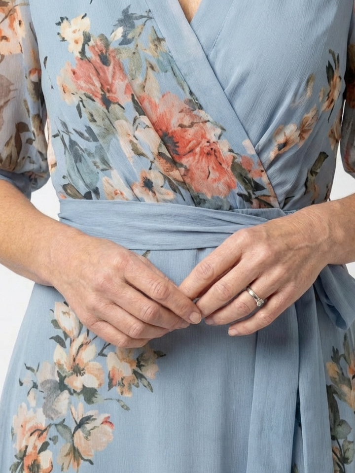 Elowen | Robe maxi portefeuille à col en V à motif floral